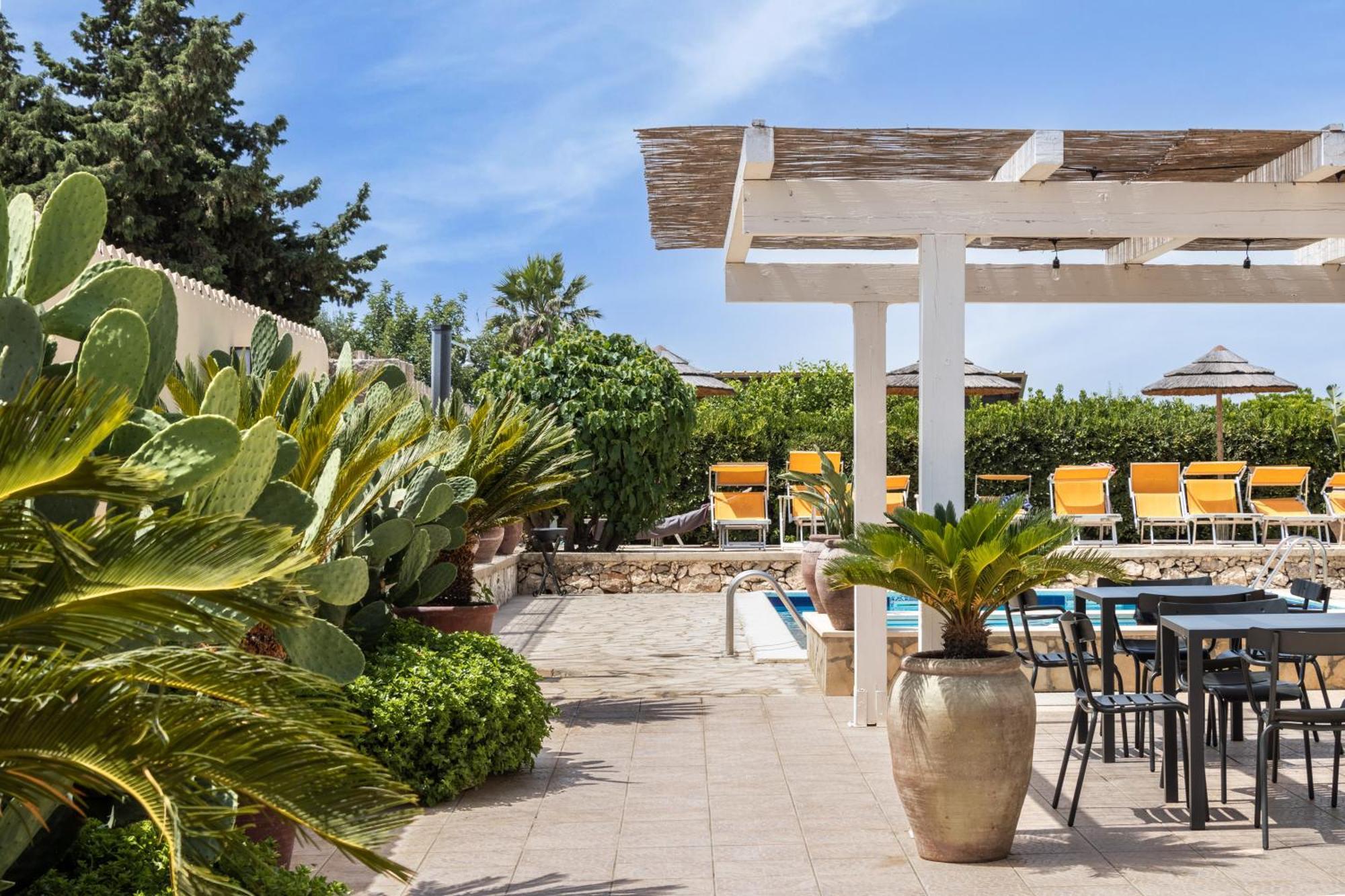 Hotel Terra Dei Limoni 3*