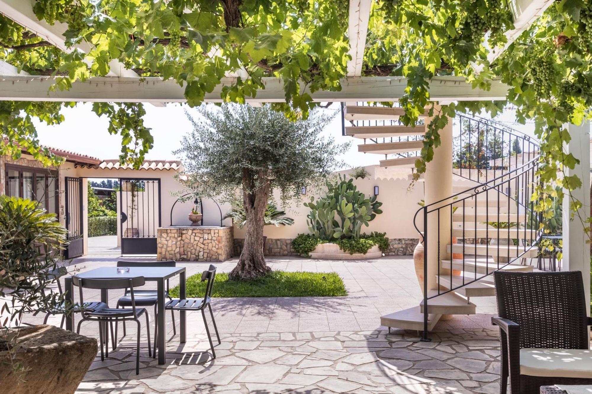 Hotel Terra Dei Limoni 3*